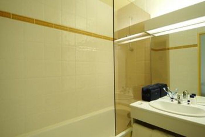 Room 2 of 28