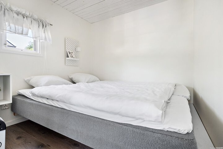 Room 3 of 37