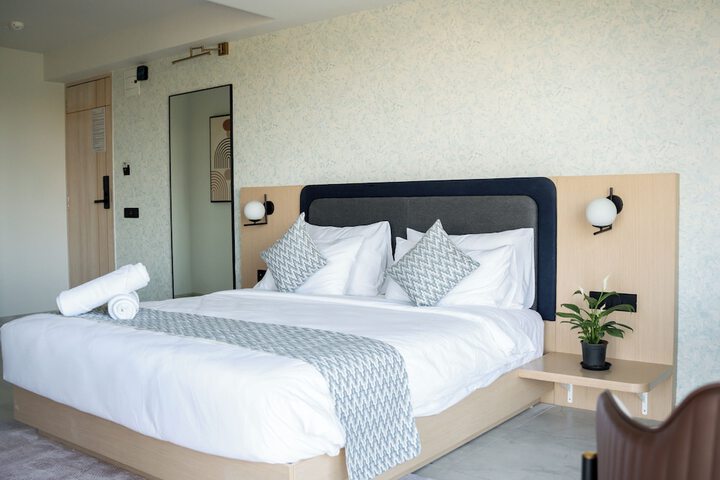 Room 44 of 90