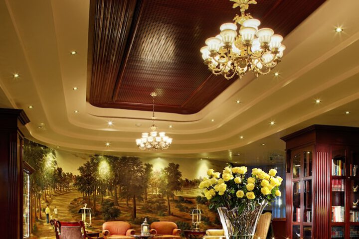 Entrance & Lobby