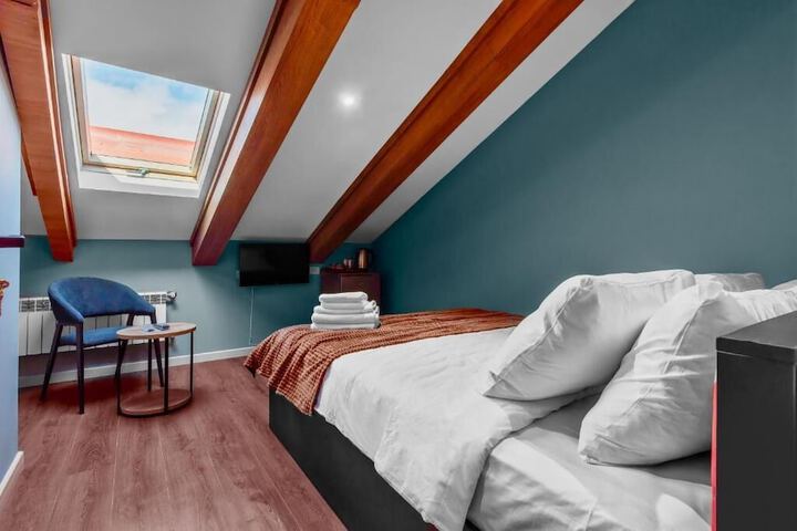Room 6 of 42