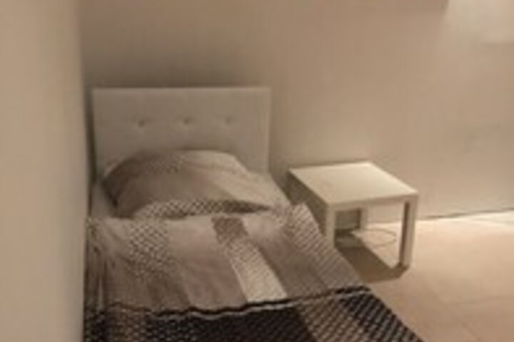 Room 6 of 13