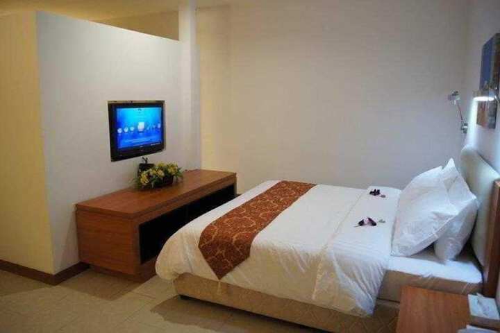 Room 9 of 17