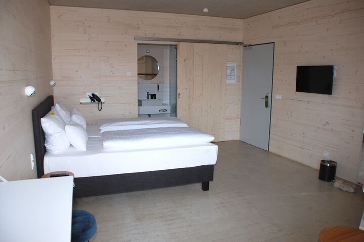 Room 13 of 41