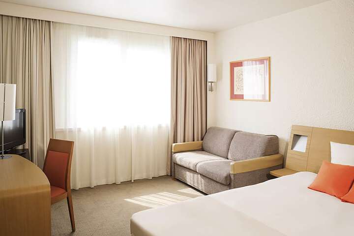 Room 20 of 102