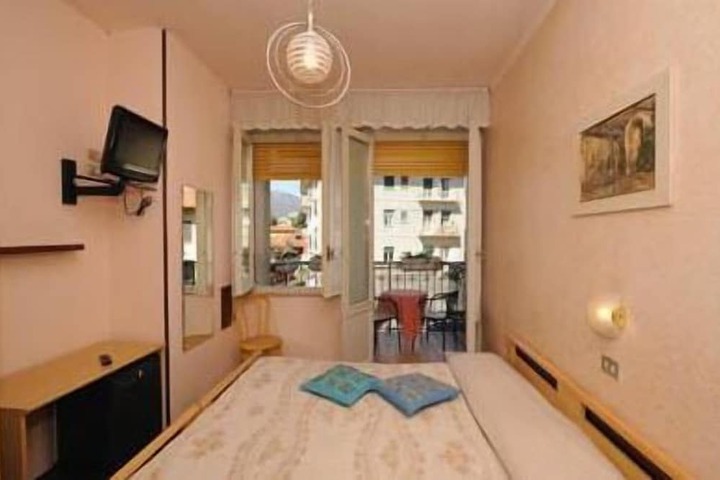 Room 4 of 22