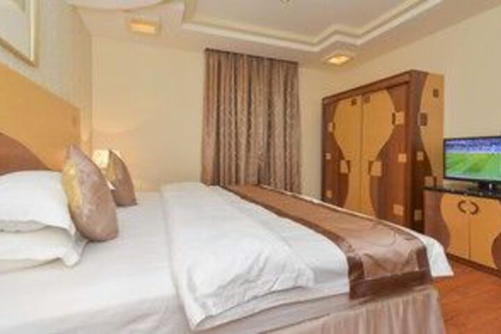 Room 8 of 38