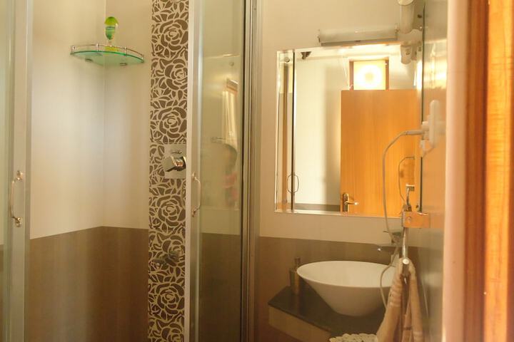 Room 16 of 30