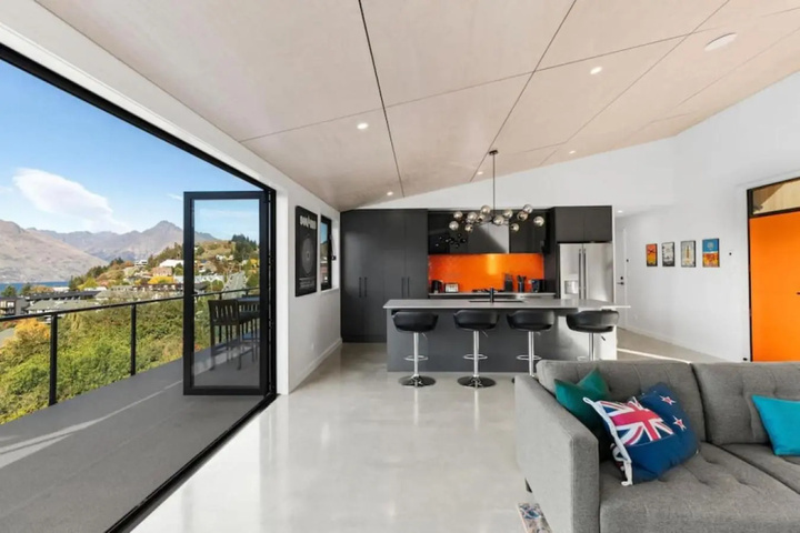 Lake and Mountain View 2 Bedroom House