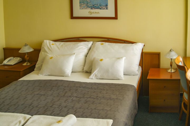 Room 6 of 65