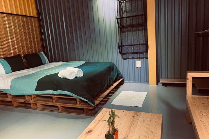 Room 8 of 10
