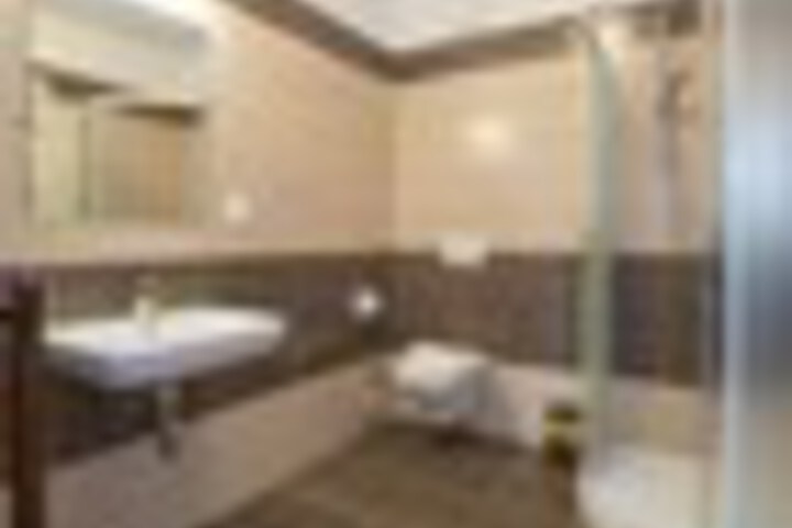 Room 53 of 75