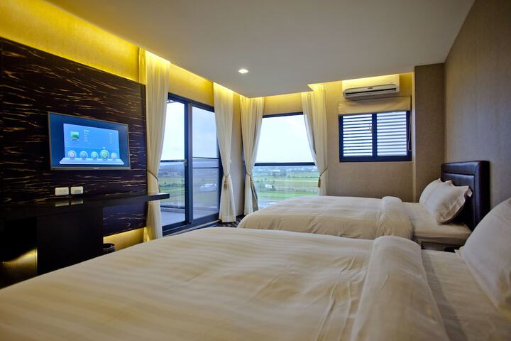 Room 17 of 36