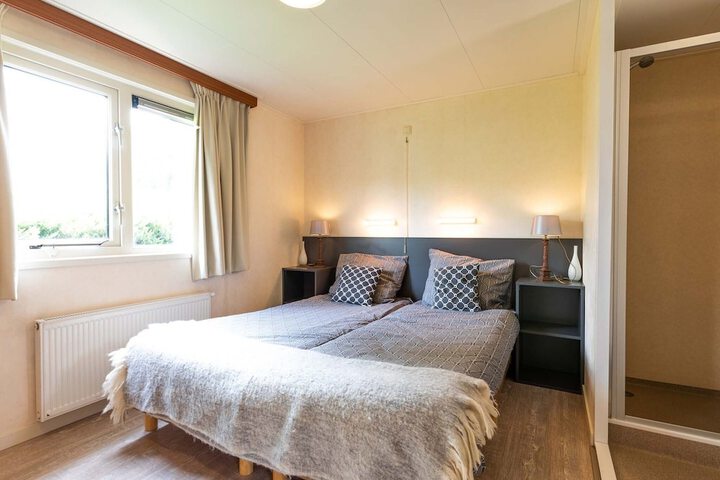 Room 3 of 37