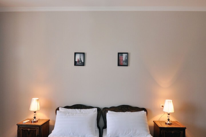 Room 11 of 36