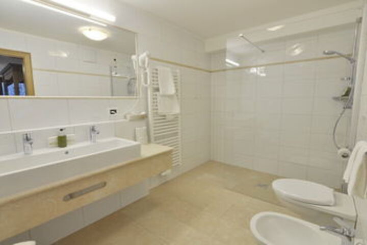 Room 5 of 45