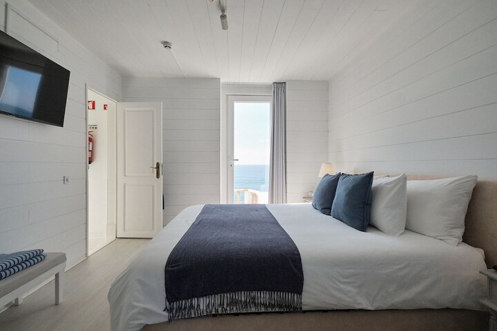 Room 52 of 76