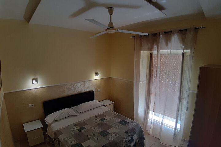 Room 5 of 37