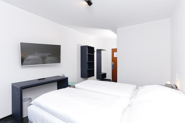 Room 6 of 16