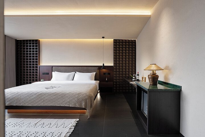 Room 27 of 60