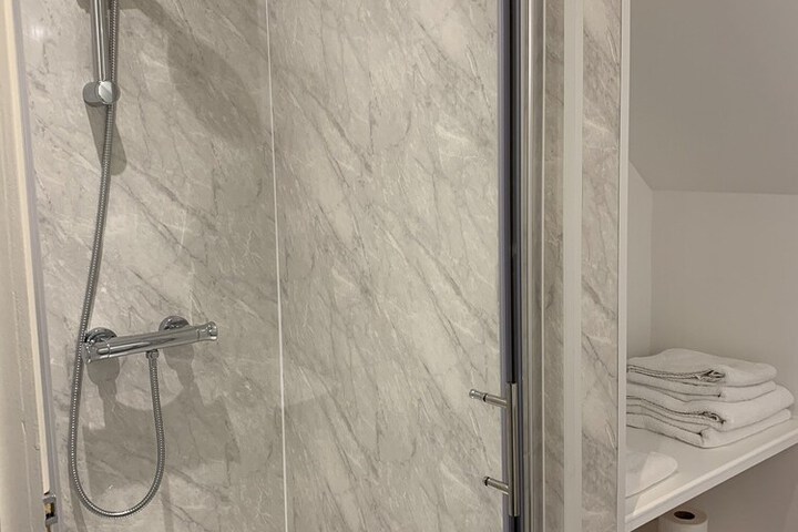 Room 17 of 40