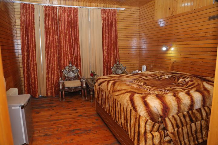 Room 5 of 102