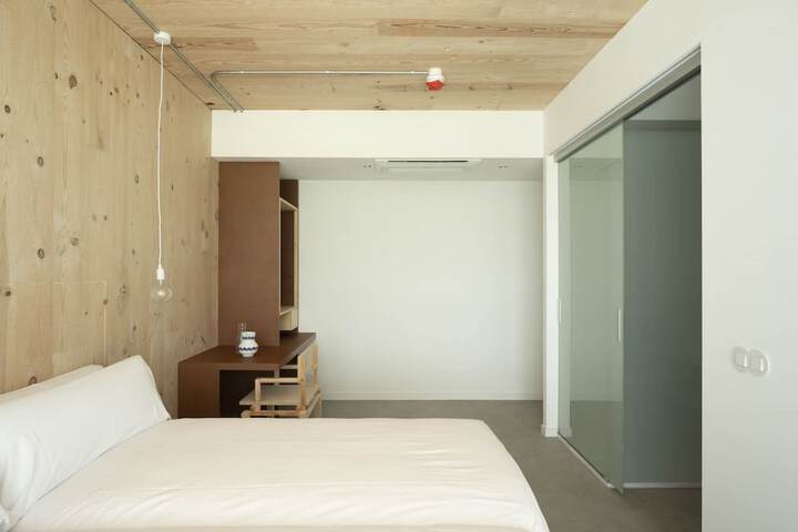Room 8 of 8