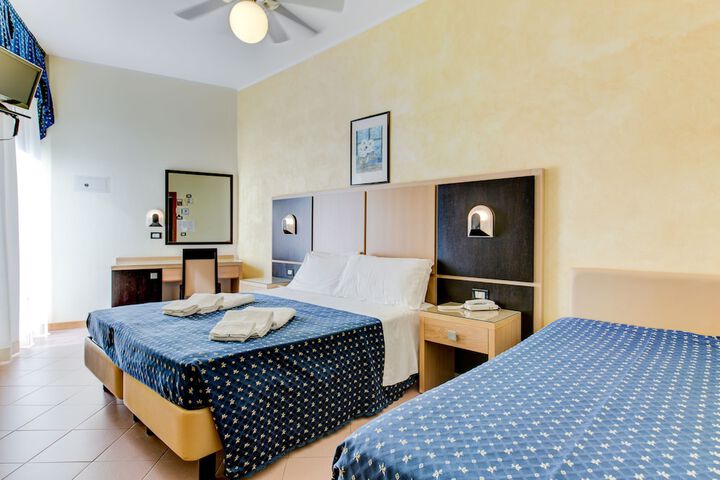 Room 15 of 76