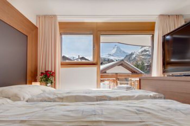 Room 9 of 26