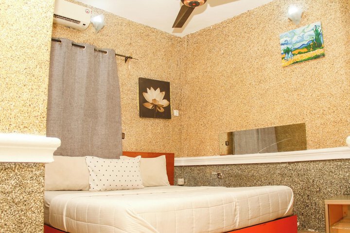 Room 20 of 33