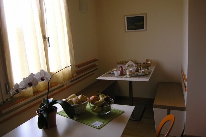 Breakfast/Coffee Service 17 of 25