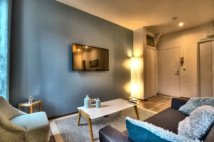Room 2 of 11