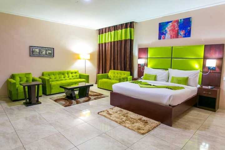 Room 12 of 32