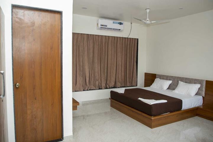 Room 4 of 14
