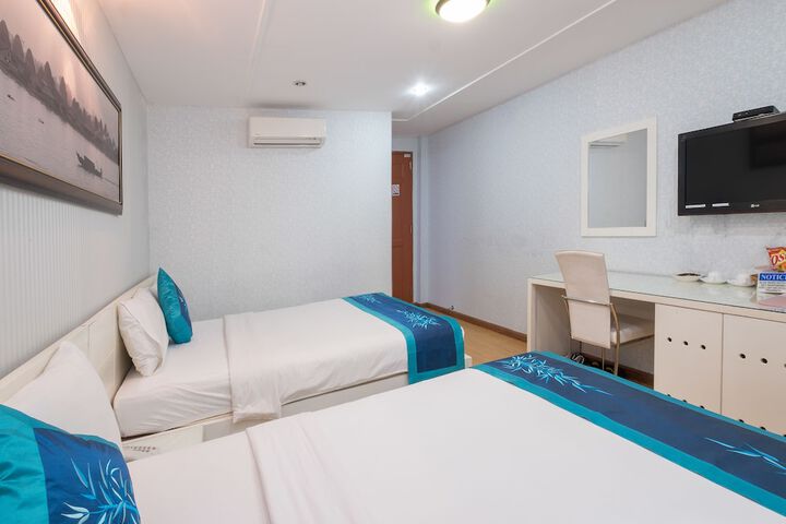 Room 21 of 83