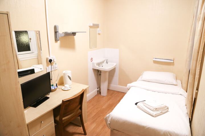 Room 10 of 45