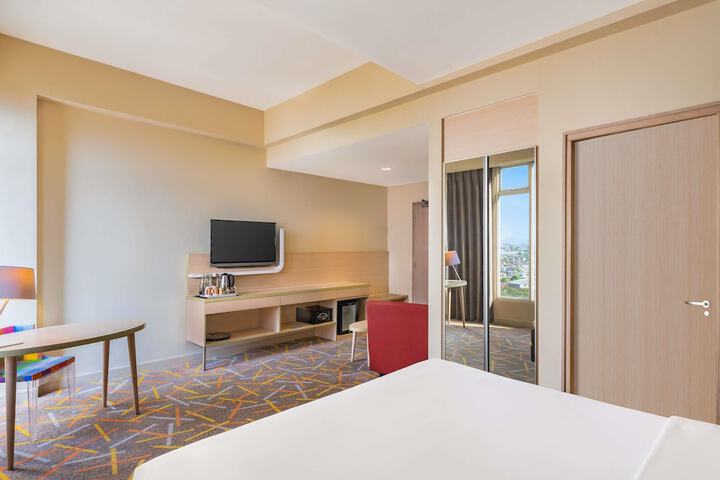 Room 13 of 65