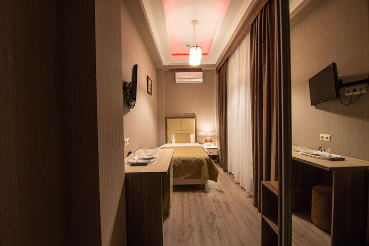 Room 33 of 67