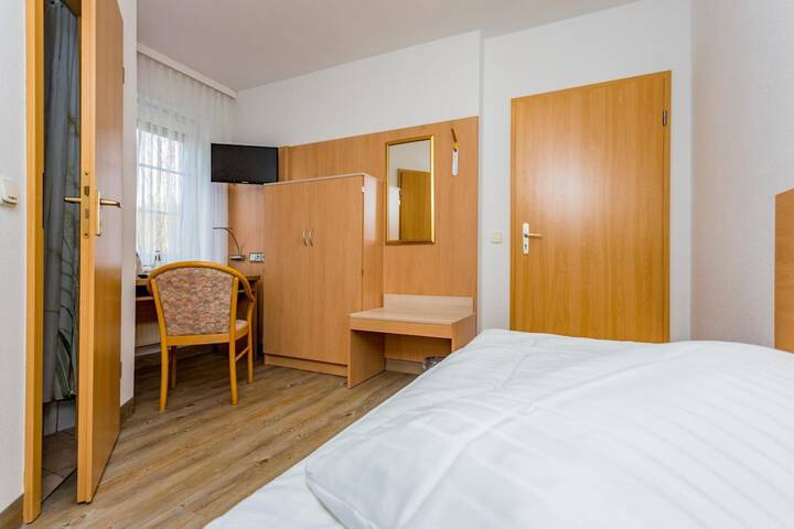 Room 16 of 54