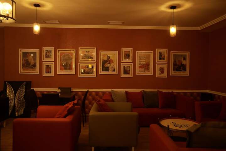 Lounge 88 of 101