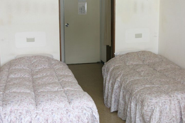 Room 10 of 107