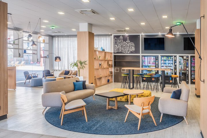 Entrance & Lobby