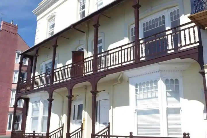 Paragon House 3