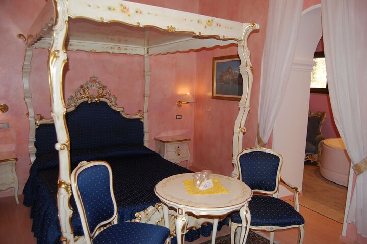 Room 34 of 90