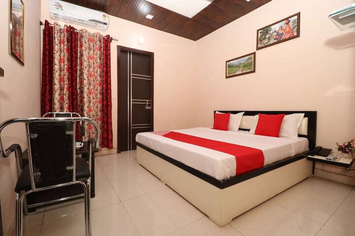 Room 11 of 25