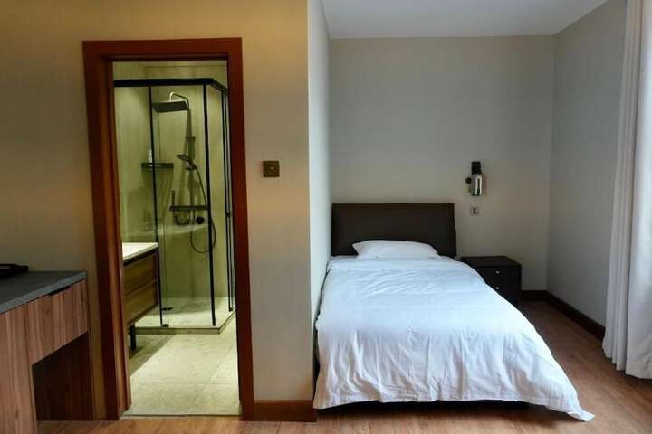 Room 20 of 63