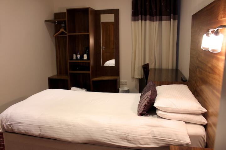 Room 4 of 27