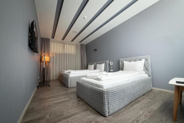 Room 5 of 27