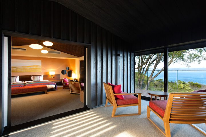 Room 4 of 32