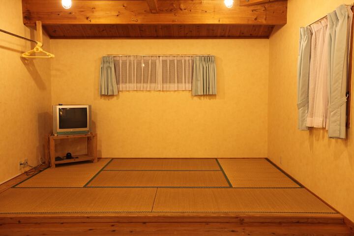 Room 3 of 69